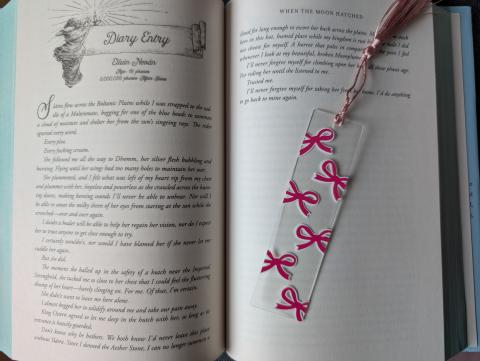 Finished pink bow bookmark.